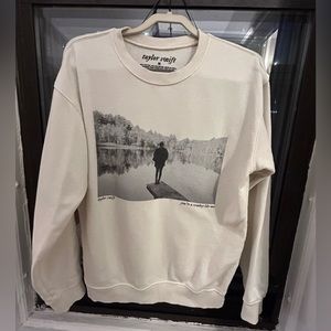 Taylor Swift “Cowboy Like Me” pullover